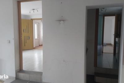 Casă cu 3 camere cu Teren 208 Mp în Moieciu - 2
