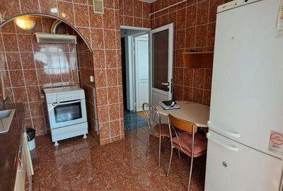 Apartament cu 3 camere decomandat în Nicolina