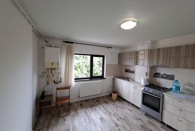 Apartament cu 2 camere decomandat în Km 4 - 3