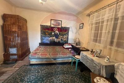 Casă cu 4 camere cu Teren 1433 Mp în Moara