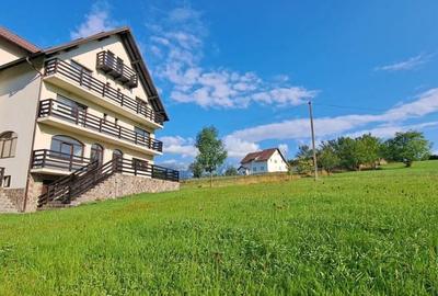Casă cu 10 camere cu Teren 1300 Mp în Bran
