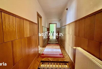 Casă cu 5 camere cu Teren 500 Mp în Central