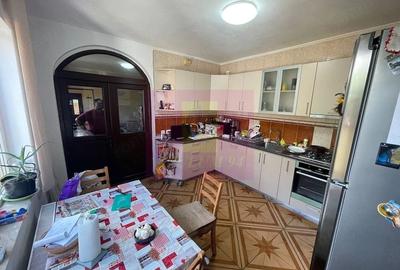 Casă cu 5 camere în Pantelimon