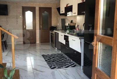 Casă individuală cu 6 camere cu Canalizare în Săcele