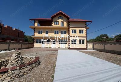Casă cu 12 camere cu Teren 1652 Mp în Central - 2