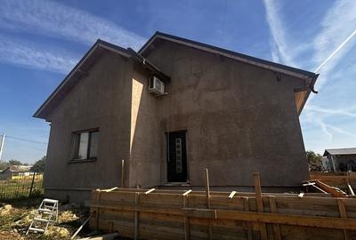 Casă cu 4 camere în Albești