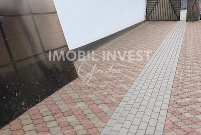 Casă cu 4 camere decomandat cu Teren 200 Mp în Cetate