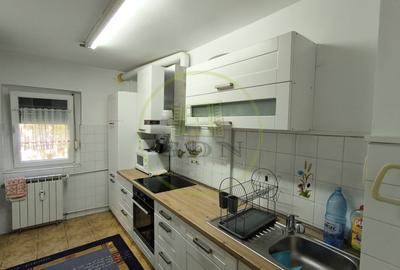 Apartament cu 3 camere decomandat, mobilat în Decebal