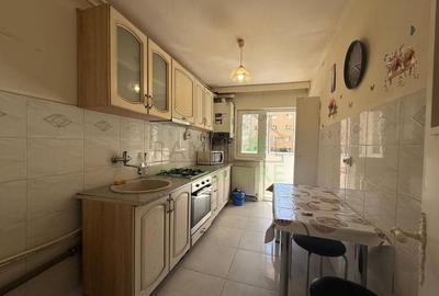 Apartament cu 3 camere decomandat, mobilat în Tractorul - 2