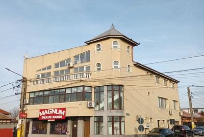 Casă cu 6 camere în Valu lui Traian - 1