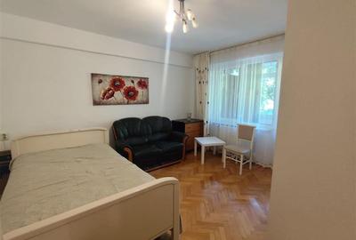 Garsonieră decomandată în Eminescu