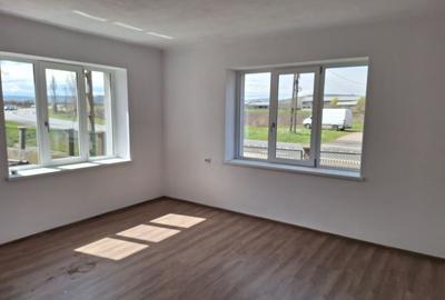 Casă cu 3 camere decomandat în Strei - 15