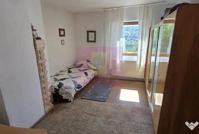 Casă cu 4 camere cu Teren 451 Mp în Central