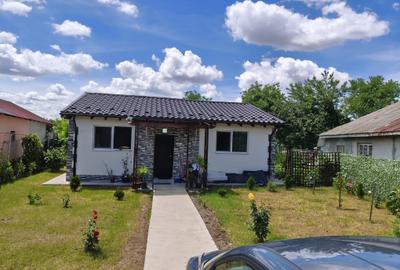 Casă cu 3 camere cu Canalizare în Țegheș - 1