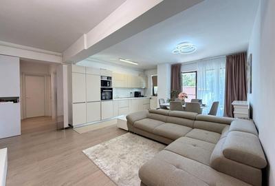 Apartament cu 3 camere semidecomandat în Sisești