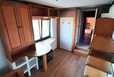 Apartament cu 3 camere semidecomandat în 1 Mai - 2