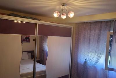 Apartament cu 3 camere decomandat în Sud