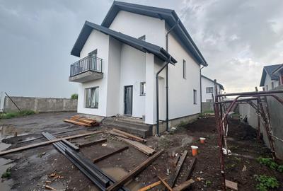 Casă individuală cu 4 camere cu Canalizare în Popești-Leordeni - 1