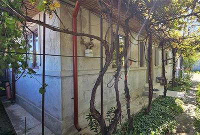 Casă individuală cu 3 camere cu Canalizare în 23 August (Cațelul)