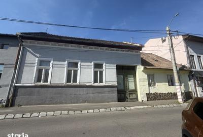 Casă cu 4 camere cu Teren 200 Mp în Central - 2