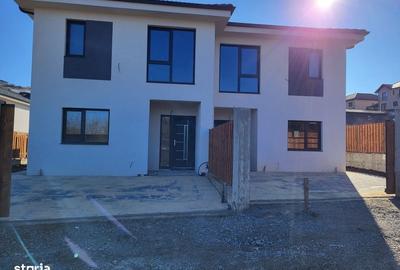 Casă cu 4 camere cu Canalizare în Dezmir - 2