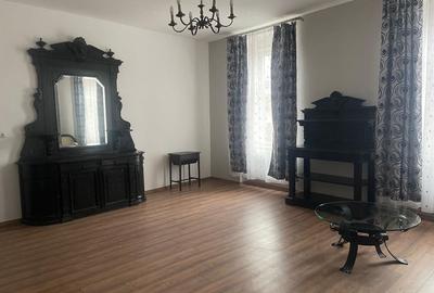 Casă cu 2 camere în Central