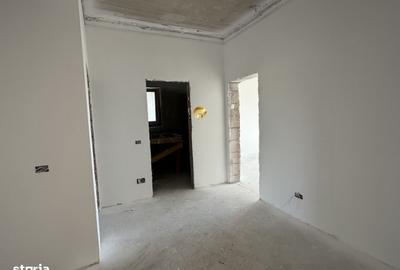 Casă cu 4 camere cu Teren 330 Mp în Central