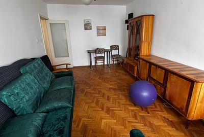 Apartament cu 3 camere decomandat în Olimpia-Stadion