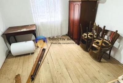 Casă cu 2 camere cu Teren 938 Mp în Costișa