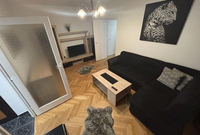 Apartament cu 2 camere decomandat în Gara de Nord