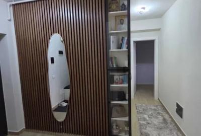 Apartament cu 2 camere decomandat în Tractorul