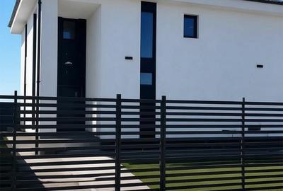 Casă individuală cu 4 camere cu Canalizare în Tunari