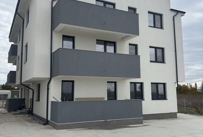 Apartament cu 3 camere semidecomandat în Central - 1