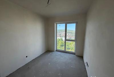 Apartament cu 3 camere semidecomandat în Zorilor