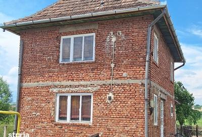 Casă cu 4 camere cu Teren 130 Mp în Central