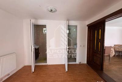 Casă cu 8 camere cu Teren 700 Mp în Sălașu de Jos