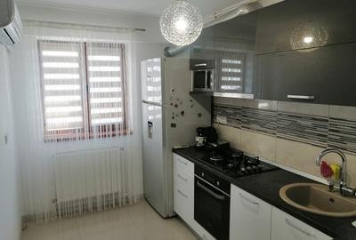 Apartament cu 3 camere decomandat în Tomis Nord