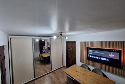 Apartament cu 3 camere semidecomandat în Ostroveni - 1