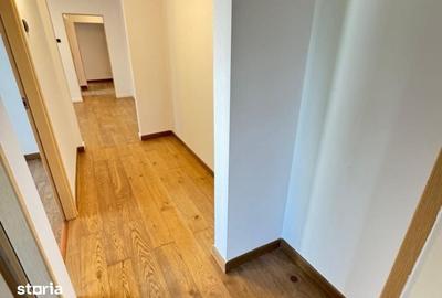 Apartament cu 4 camere în Mircea cel Bătrân