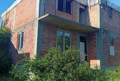 Casă cu 4 camere cu Teren 450 Mp în Valea Lupului