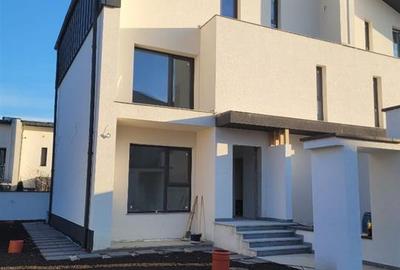 Casă cu 5 camere cu Teren 250 Mp în Pipera