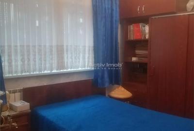 Apartament cu 4 camere decomandat în Calea București