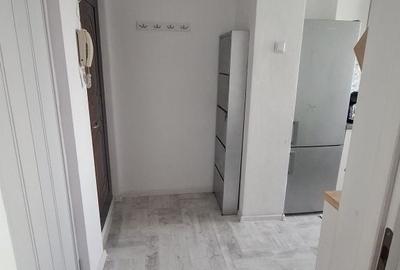 Apartament cu 2 camere semidecomandat în Calea București