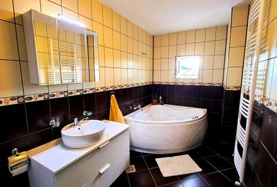 Casă cu 3 camere în Bună Ziua