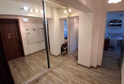 Apartament cu 3 camere decomandat în Păcurari