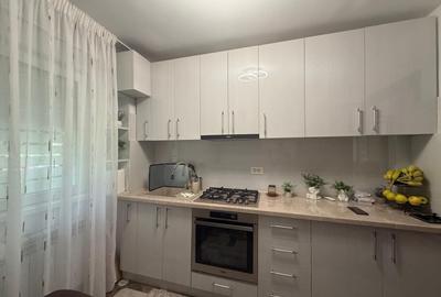 Apartament cu 3 camere semidecomandat în Central