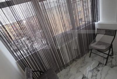 Apartament cu 3 camere decomandat, mobilat în Micro 12