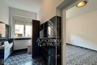 Casă individuală cu 8 camere cu Canalizare în Traian - 12