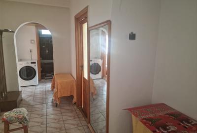 Apartament cu 3 camere decomandat în Mărăței