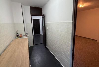 Garsonieră decomandată în 13 Septembrie